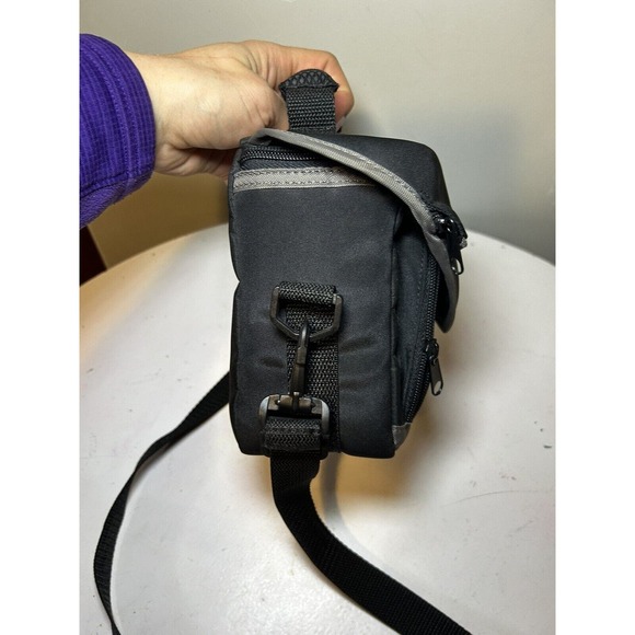 Digital Concepts Camera Case Bag with Strap - 6" x 6" x 3.5" Has Cleaning Kit - Picture 4 of 8